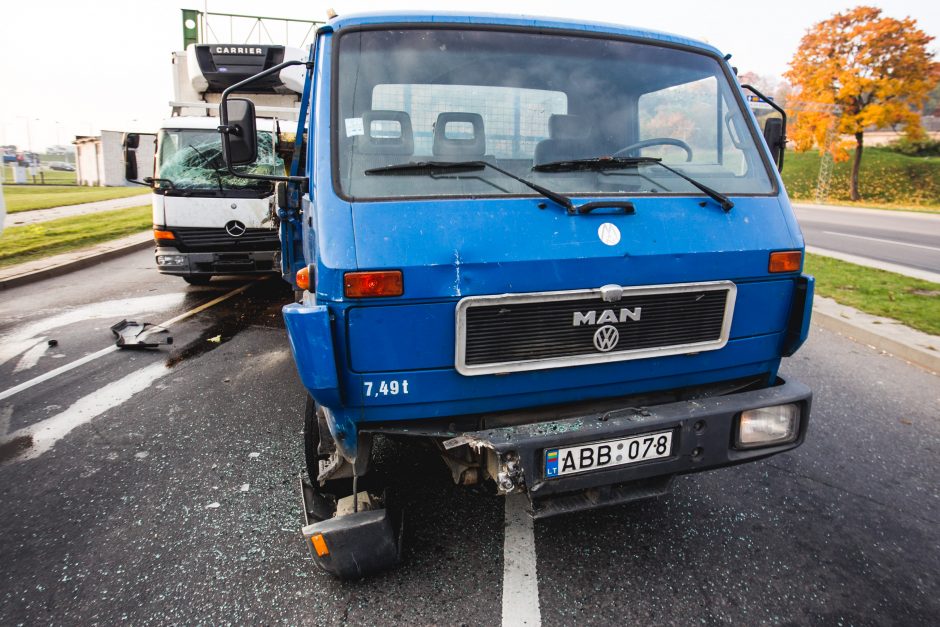 Kaune per dvi avarijas susidūrė šeši automobiliai