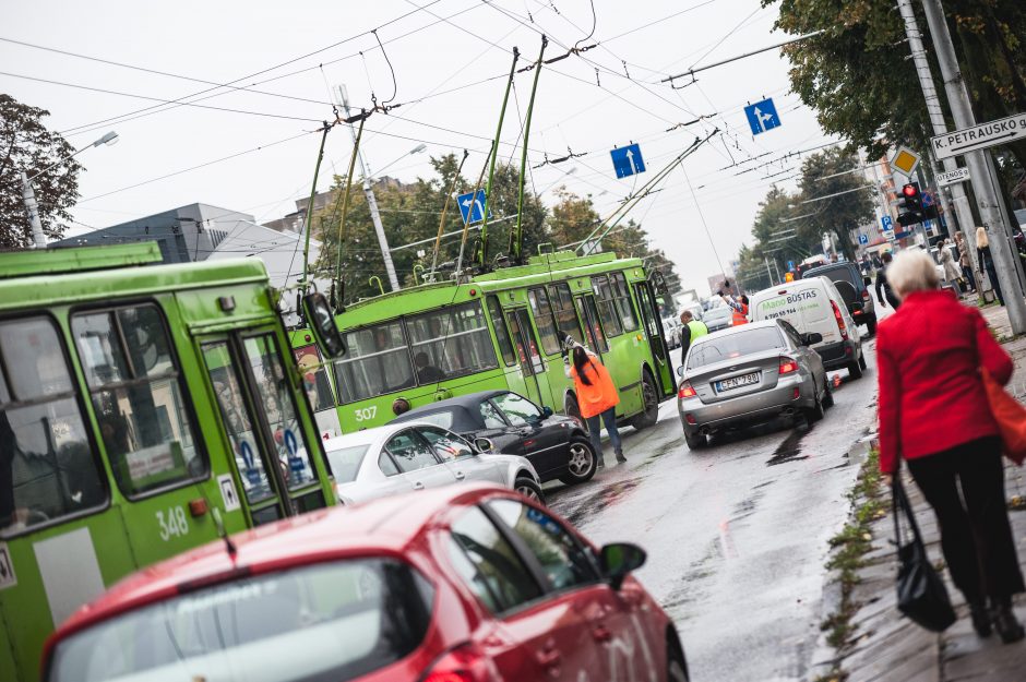 Savanorių pr. ir K. Petrausko g. sankryžoje – vėl avarija