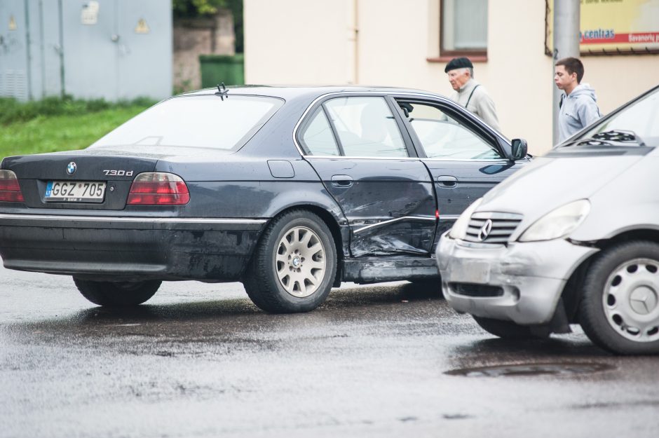 Savanorių pr. ir K. Petrausko g. sankryžoje – vėl avarija