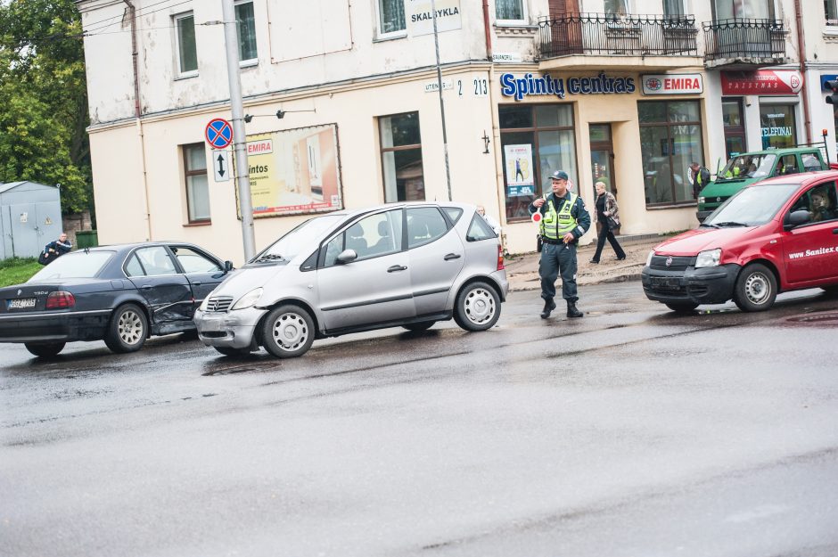 Savanorių pr. ir K. Petrausko g. sankryžoje – vėl avarija