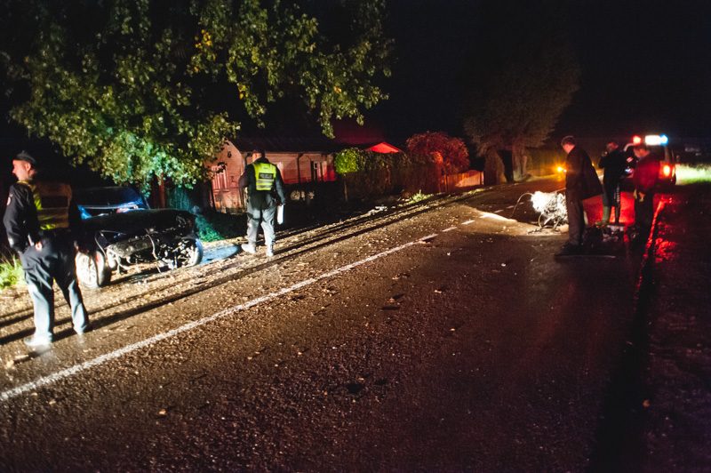 Avarija Rokuose: po smūgio į medį vairuotojas atsidūrė ligoninėje