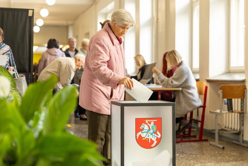 Kauniečiai noriai balsavo Seimo rinkimuose: kai kur – stebinantis aktyvumas