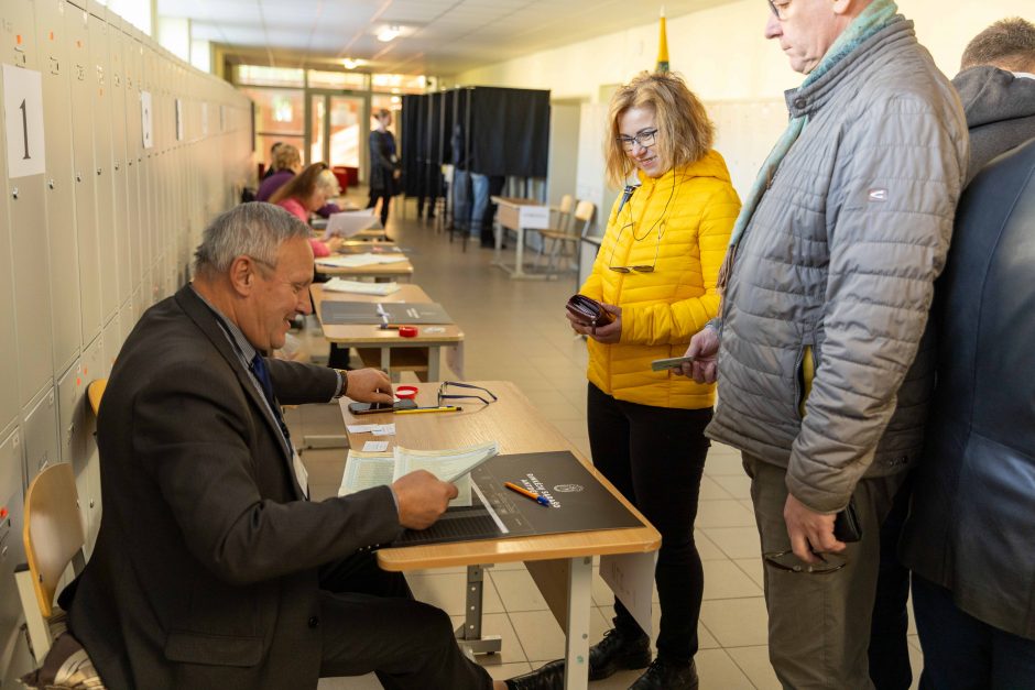 Kauniečiai noriai balsavo Seimo rinkimuose: kai kur – stebinantis aktyvumas