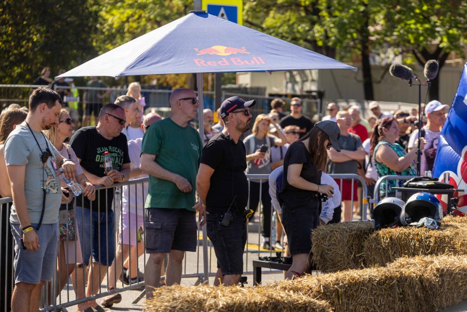 „Jabadabadū“ nuo kalno: muilinių lenktynėse – humoras ir kūrybiškumas