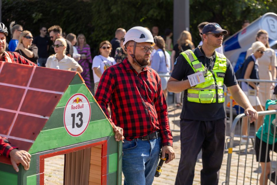 „Jabadabadū“ nuo kalno: muilinių lenktynėse – humoras ir kūrybiškumas