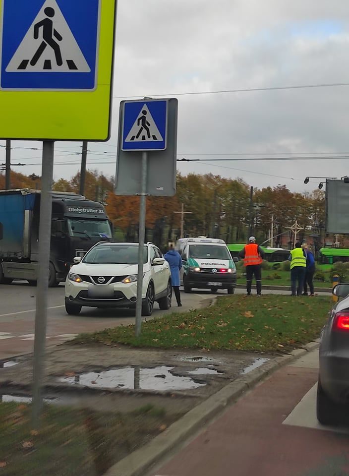 6-ojo forto žiedinė sankryža – tarsi užkeikta: dėl avarijos vėl driekiasi spūstys