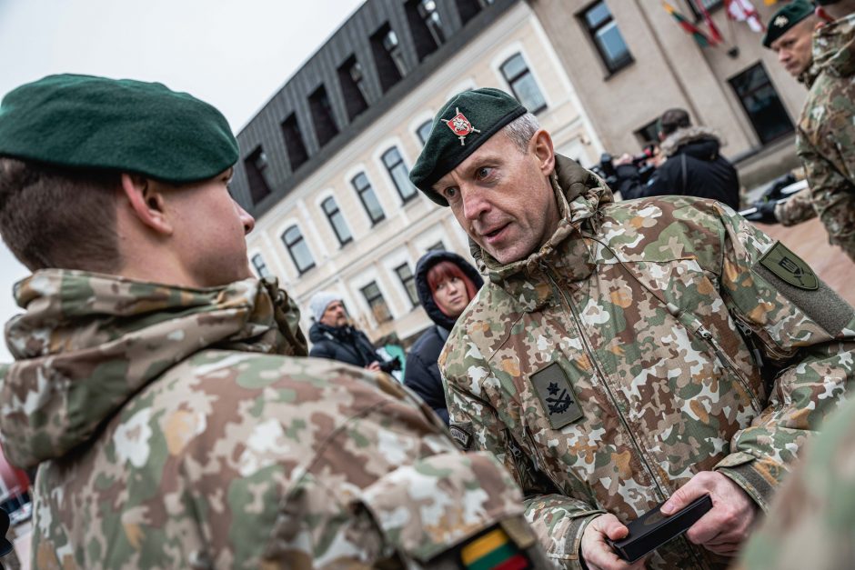 Panevėžyje apdovanoti iš Irako grįžę kariai