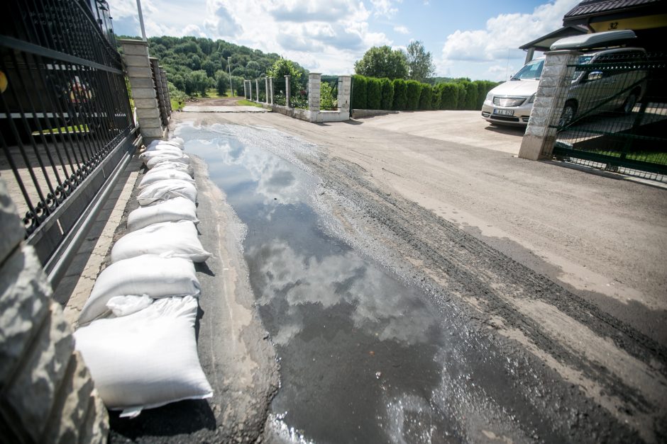 Po liūties Žemųjų Šančių gyventojai skendo fekalijose: tai – ekologinė bomba