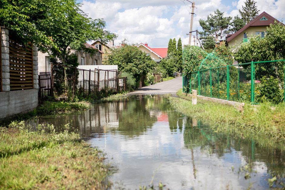 Po liūties Žemųjų Šančių gyventojai skendo fekalijose: tai – ekologinė bomba