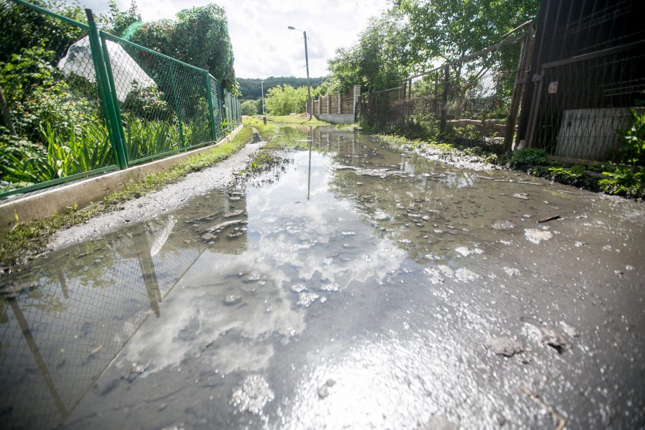 Po liūties Žemųjų Šančių gyventojai skendo fekalijose: tai – ekologinė bomba