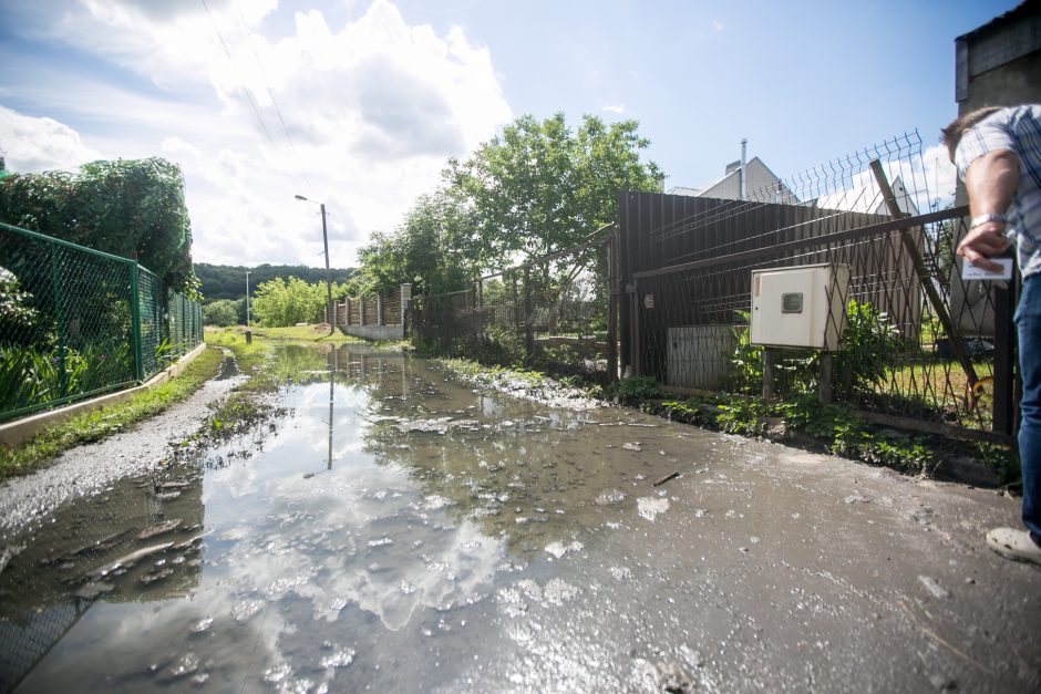 Po liūties Žemųjų Šančių gyventojai skendo fekalijose: tai – ekologinė bomba