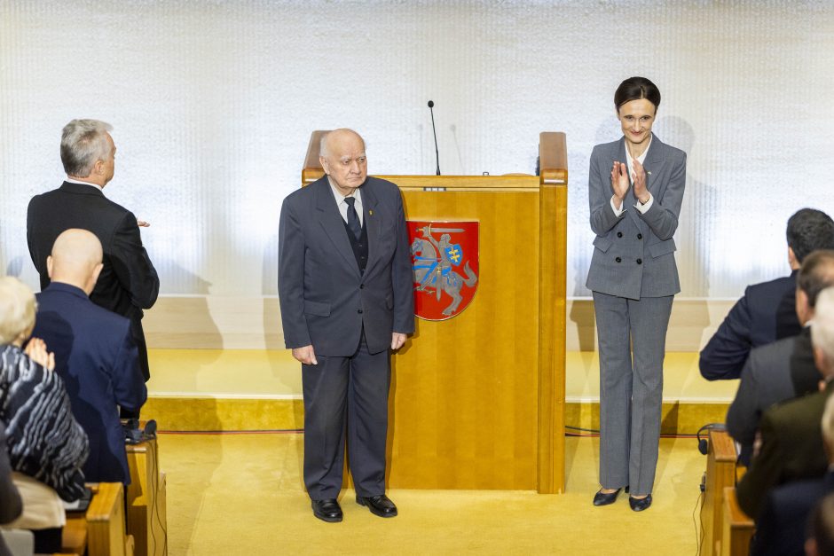 Laisvės premijos įteiktos Europos Parlamentui ir disidentui P. Plumpai