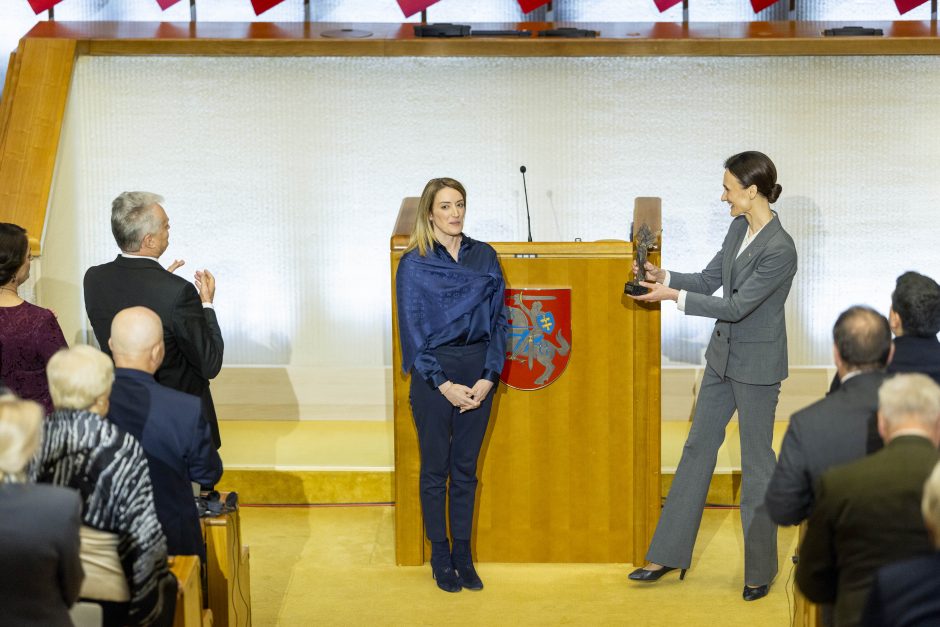 Laisvės premijos įteiktos Europos Parlamentui ir disidentui P. Plumpai