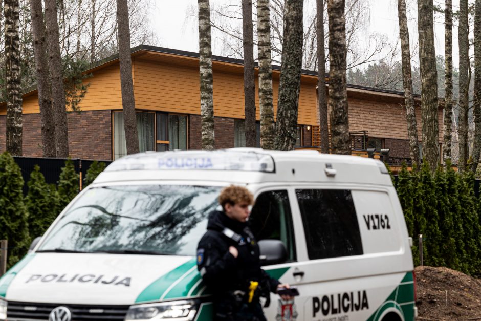 Prie L. Volkovo namų dirba policijos pareigūnai