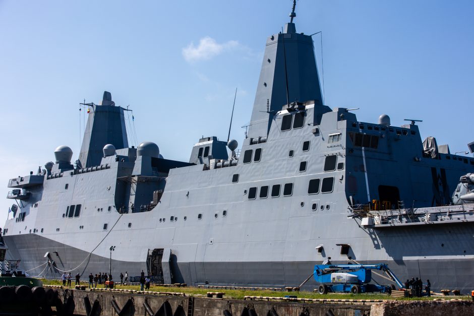 Klaipėdoje prišvartuotas „USS New York“ – plaukiantis memorialas Rugsėjo 11-osios aukoms