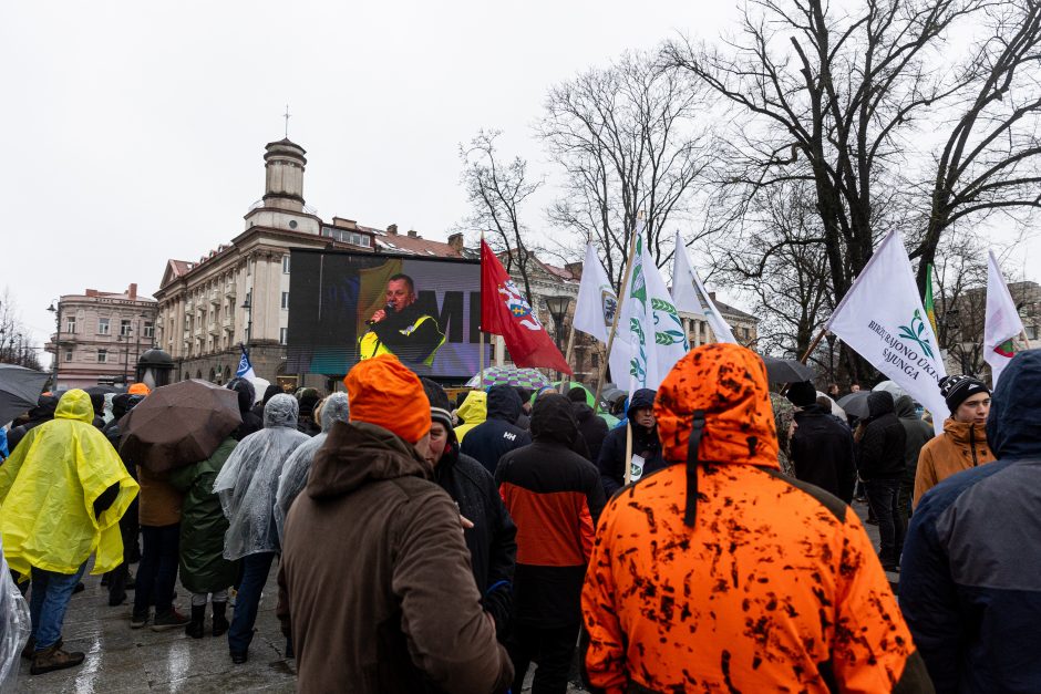 Ūkininkai prašo policijos palydos išvykstant: kitaip negalės judėti automagistralėmis