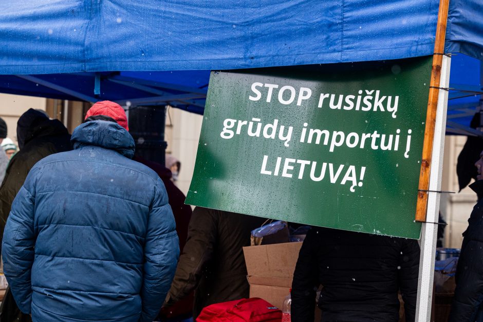 Ūkininkai prašo policijos palydos išvykstant: kitaip negalės judėti automagistralėmis