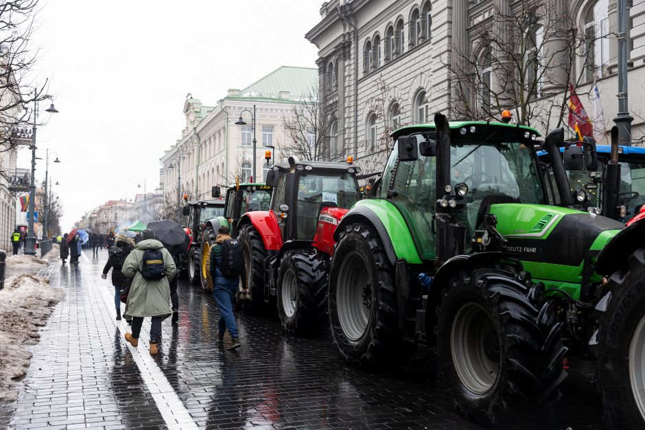 Ūkininkai prašo policijos palydos išvykstant: kitaip negalės judėti automagistralėmis