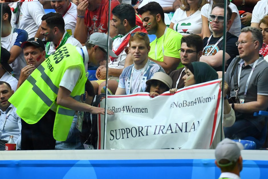 Iranas laikosi savo – moterų stadionuose nebus