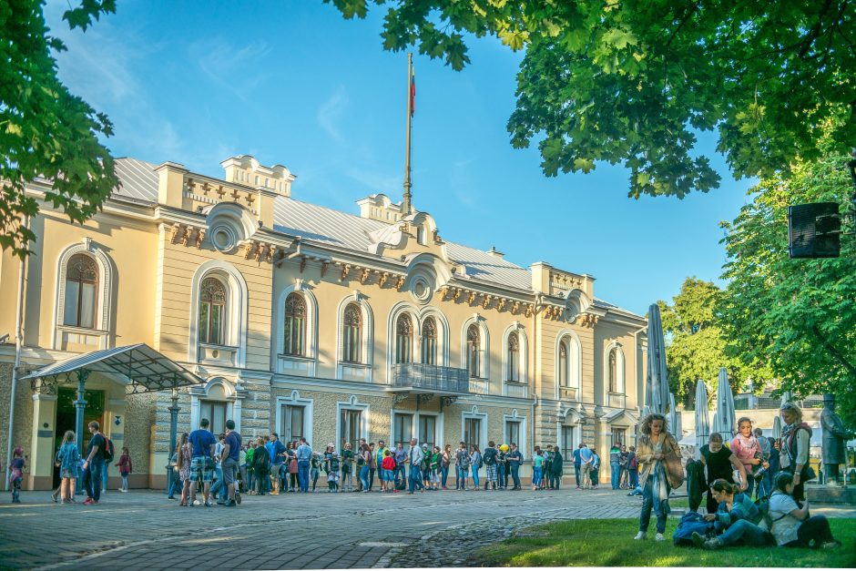 Kauno istorijos šimtmečiai pro vienų rūmų langą