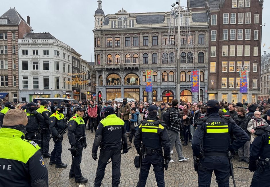 Amsterdame policija sulaikė dešimtis propalestinietiškų protestuotojų