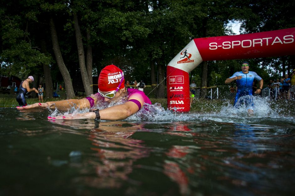 Lietuvos triatlono taurės etape Veisiejuose – M. Butrimavičiaus ir R. Cimarmanaitės triumfas