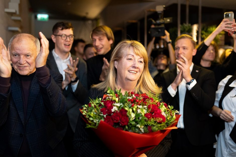 Partijos laimėjimas V. Blinkevičiūtei ir džiugus, ir apkartęs: šiandien su niekuo nesibučiuosiu