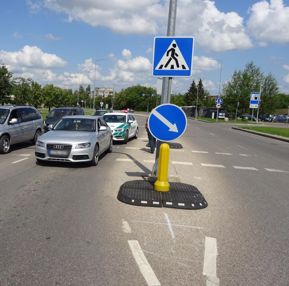 Aiškinasi, kaip buvo kliudytas automobilis: ieško įvykio liudininkų