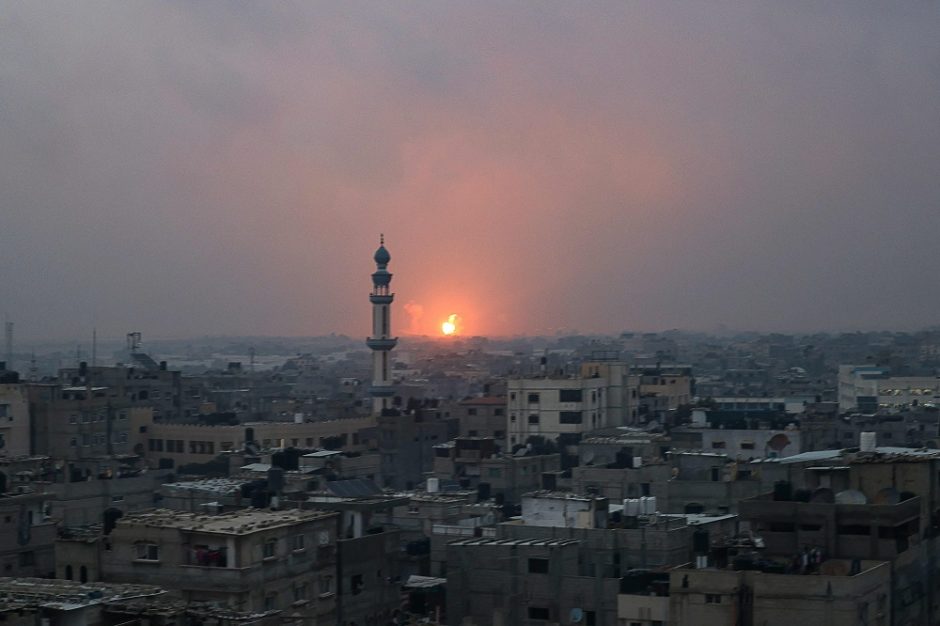 Izraelio pajėgos apsupo pagrindinį miestą pietinėje Gazos Ruožo dalyje