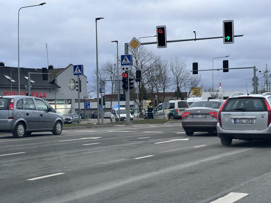 Avarija Klaipėdoje: sumaitoti automobiliai užtvėrė kelią