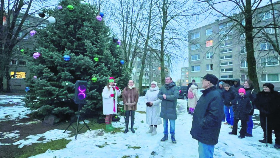 Eglutės įžiebimas suartino kaimynus