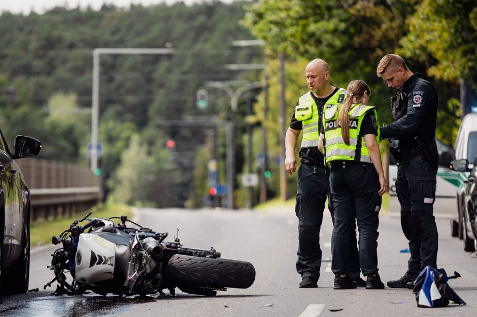 Medikams perduotas per avariją Vilniaus rajone sąmonės netekęs motociklininkas