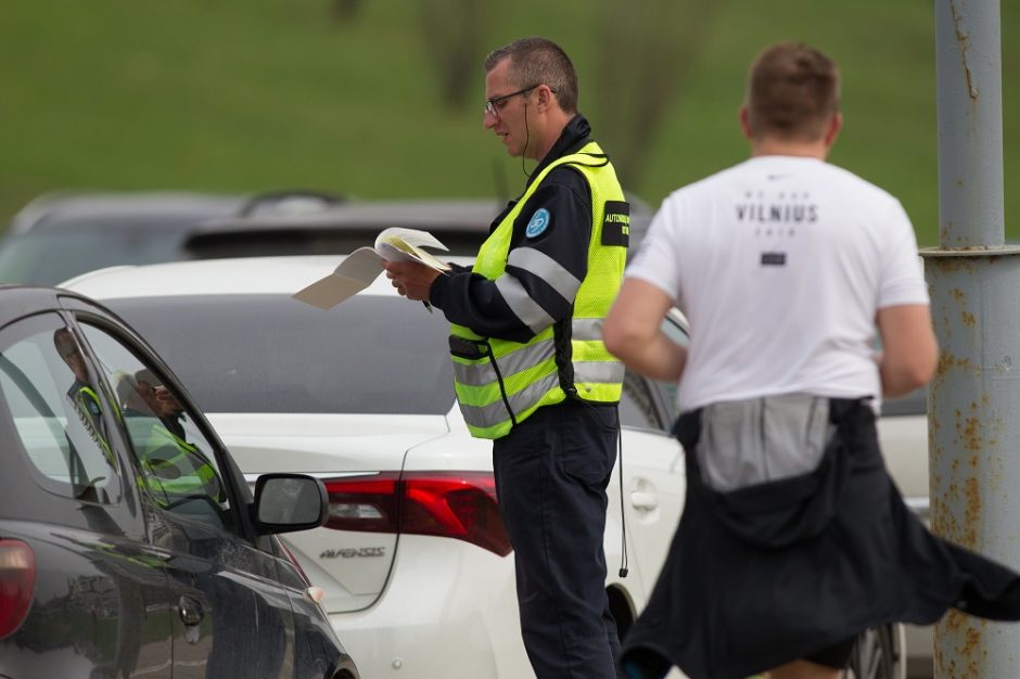 Į sostinės gatves išriedės naujas vairuotojų siaubas: tikrins, ar susimokėjo už parkavimą