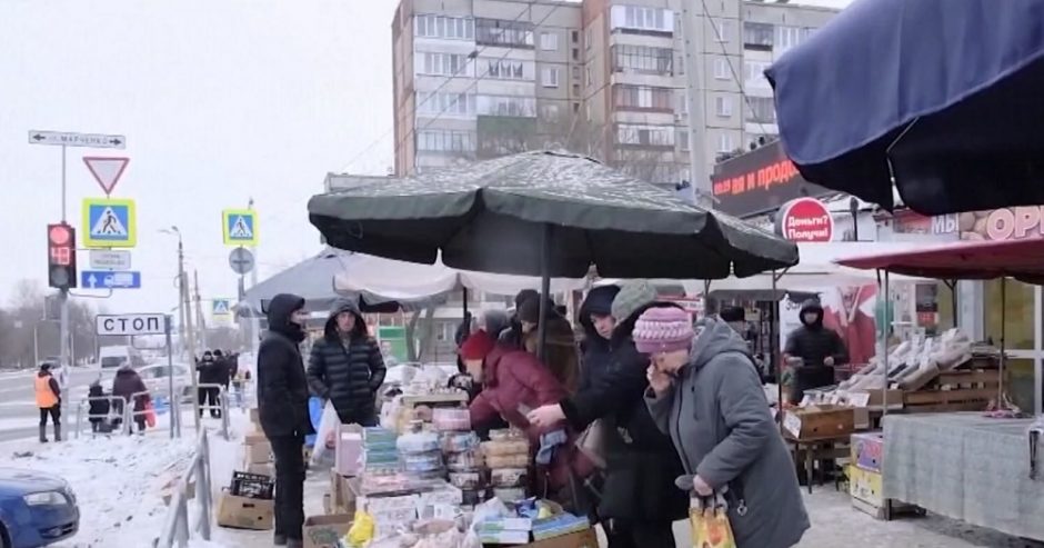Sukeltas karas agresorei kirto skaudžiai: rusai priversti pirkti pasenusį maistą