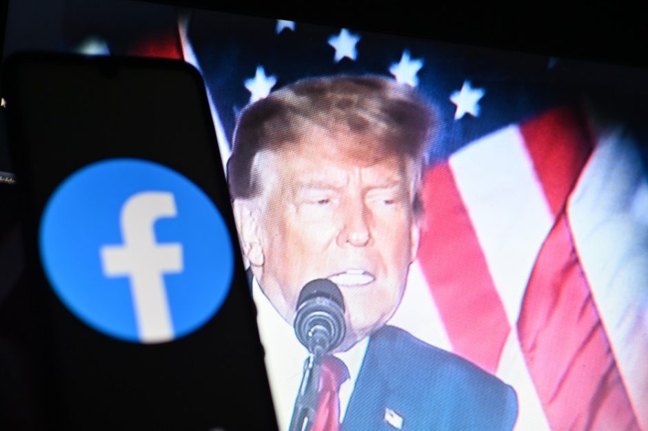 „Meta“: D. Trumpui bus leista grįžti į „Facebook“ ir „Instagram“