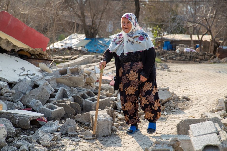 Turkijoje nuo žemės drebėjimo nukentėjusiose provincijose per potvynius žuvo 13 žmonių