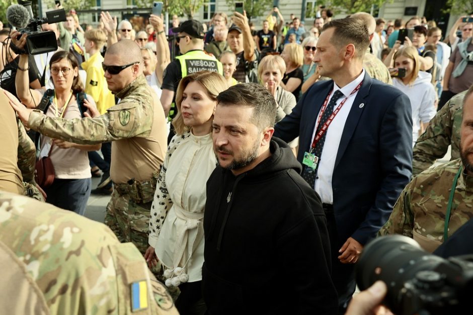 CNN: Vilniuje V. Zelenskis pasitiktas kaip roko žvaigždė
