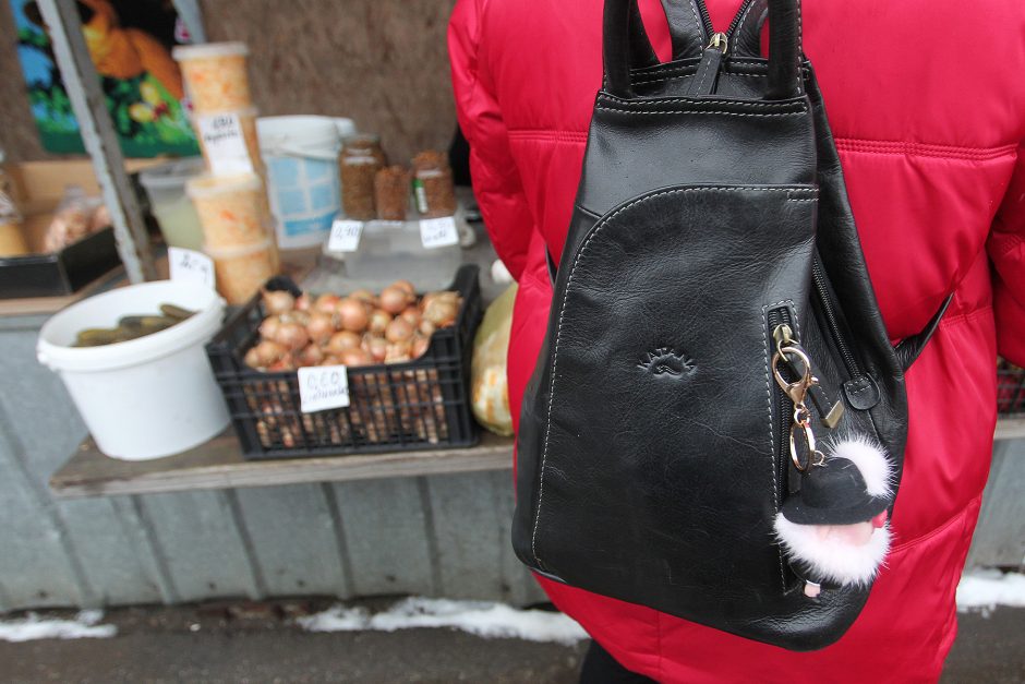 Žaliakalnio turgaus prekeivė: net ir prieš šventes niekas neperka žąsų ir ančių