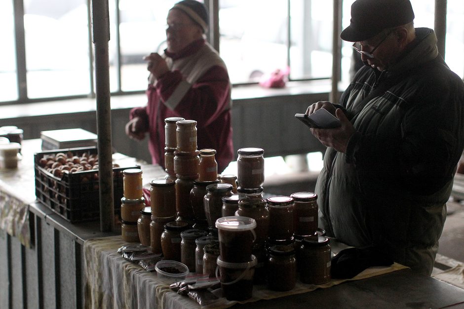 Žaliakalnio turgaus prekeivė: net ir prieš šventes niekas neperka žąsų ir ančių