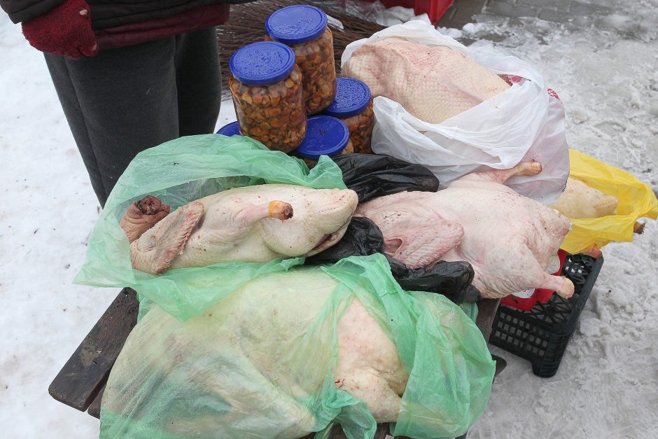 Žaliakalnio turgaus prekeivė: net ir prieš šventes niekas neperka žąsų ir ančių