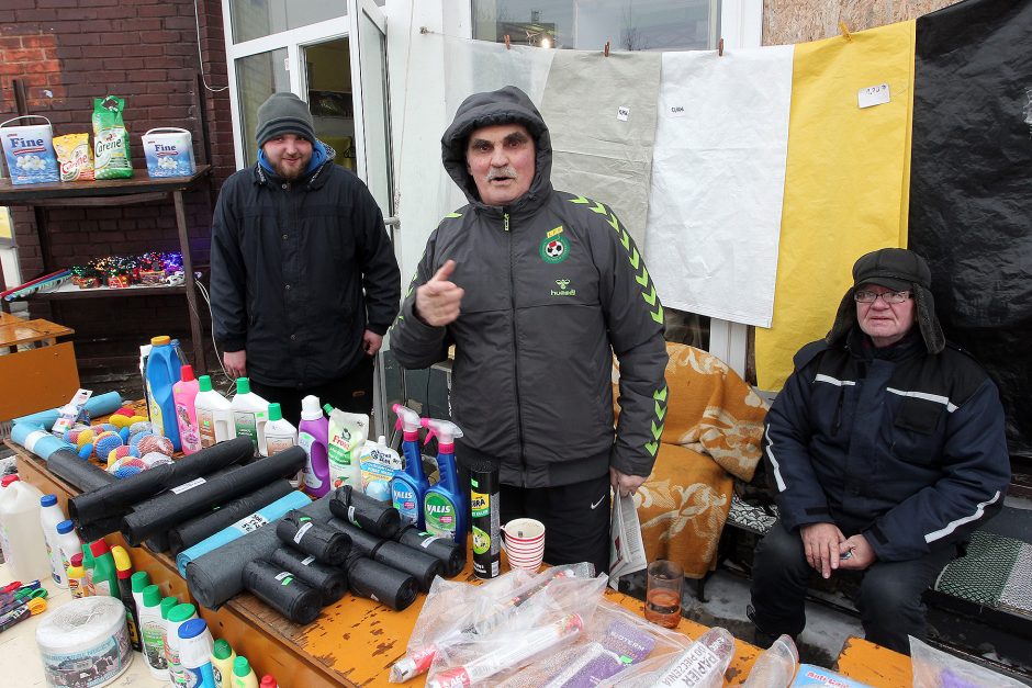 Žaliakalnio turgaus prekeivė: net ir prieš šventes niekas neperka žąsų ir ančių