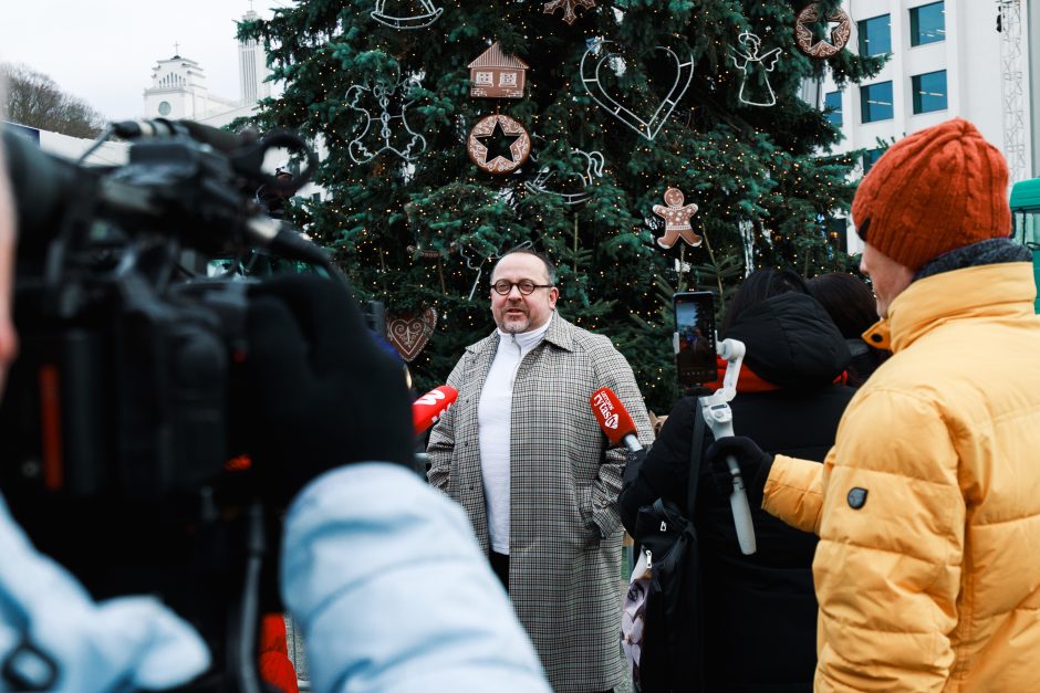 Kaunas ruošiasi šeštadieniui: ant eglės pakibo meduoliai 