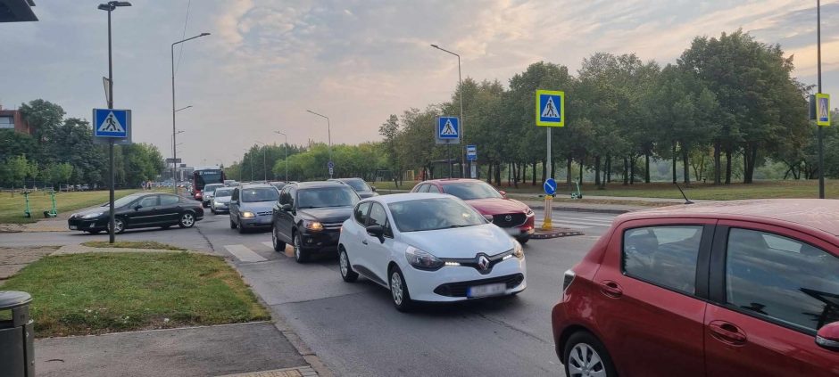 Teks apsišarvuoti kantrybe: Kaune – automobilių spūstys (papildyta)