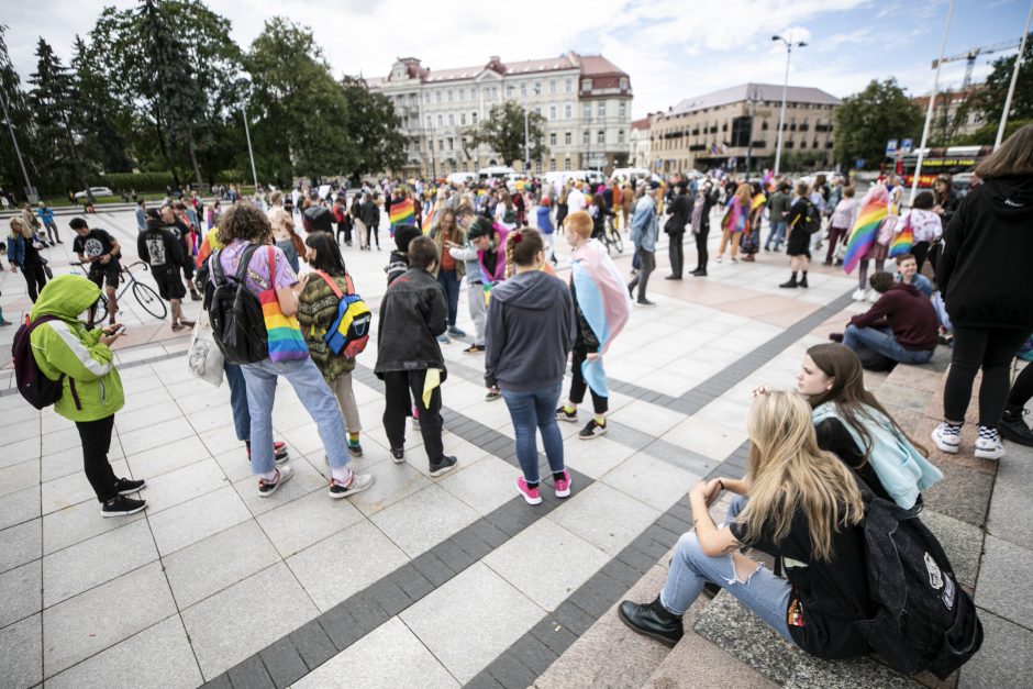 Apie 500 žmonių Vilniuje reikalavo užtikrinti LGBT bendruomenės teises 