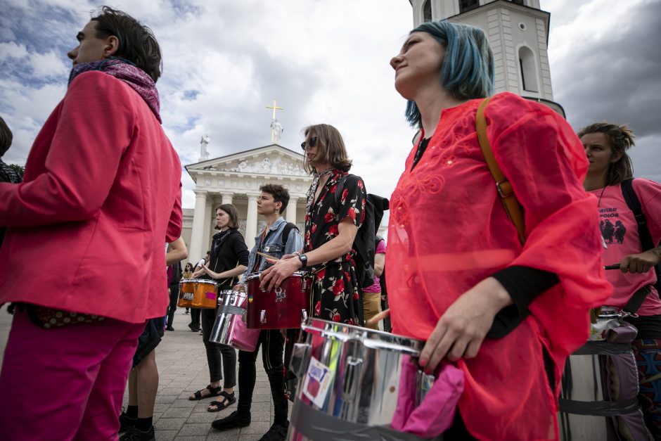 Apie 500 žmonių Vilniuje reikalavo užtikrinti LGBT bendruomenės teises 