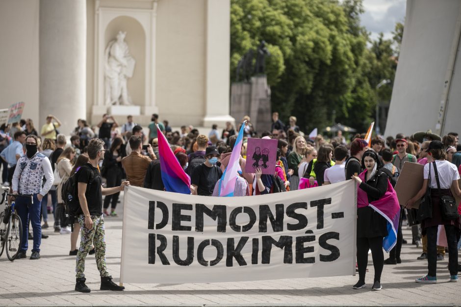 Apie 500 žmonių Vilniuje reikalavo užtikrinti LGBT bendruomenės teises 