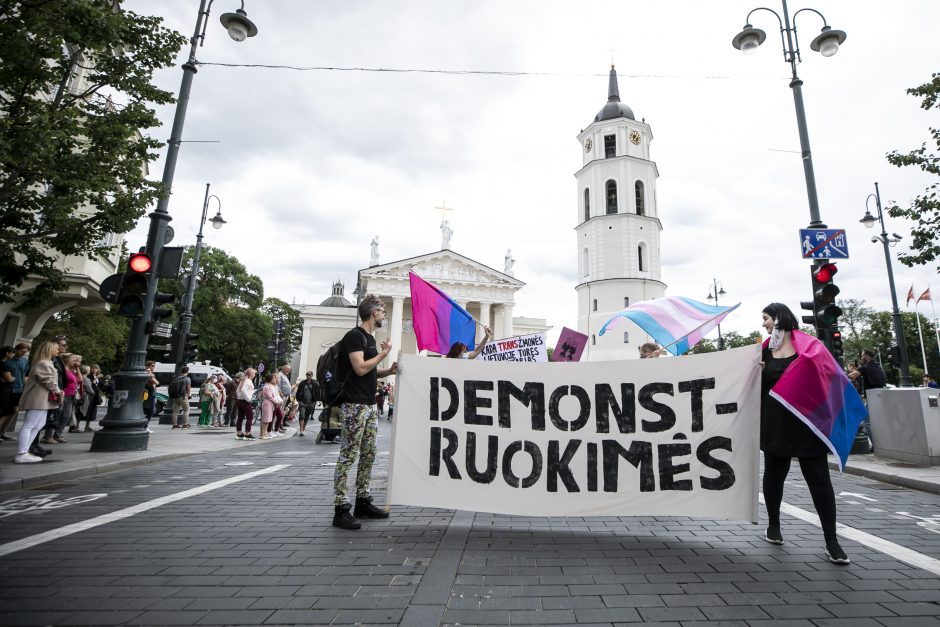 Apie 500 žmonių Vilniuje reikalavo užtikrinti LGBT bendruomenės teises 