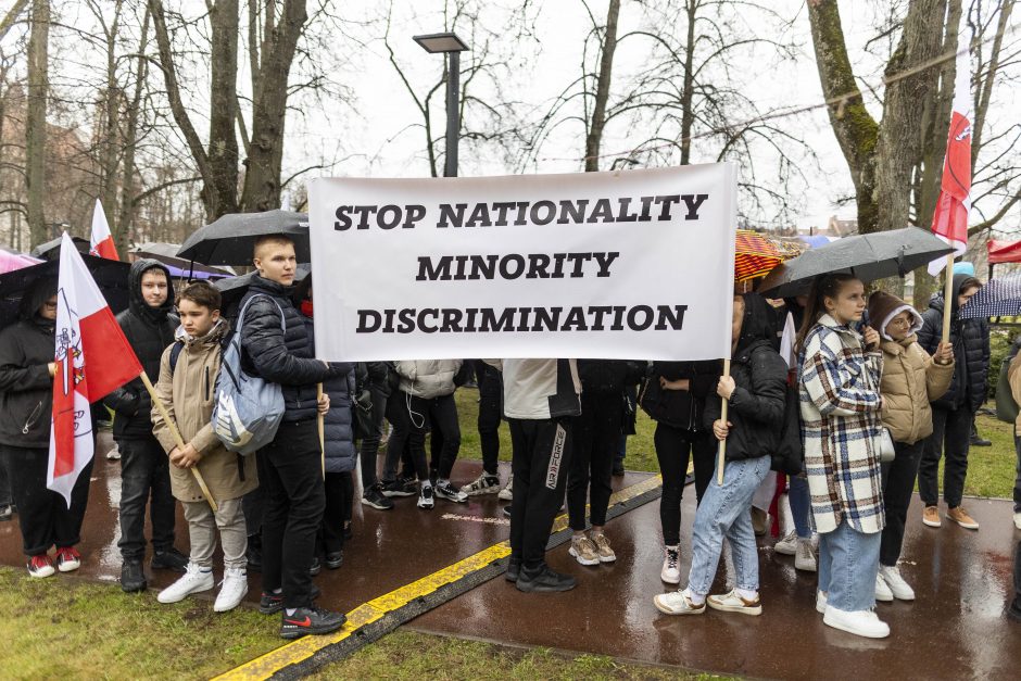 Protestuotojai reikalavo atšaukti Trakų rajono švietimo įstaigų pertvarką