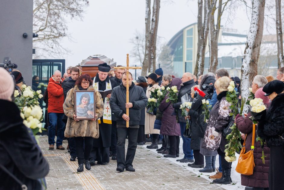 V. Katunskytė atgulė amžinojo poilsio: į paskutinę kelionę išlydėjo gausiais plojimais