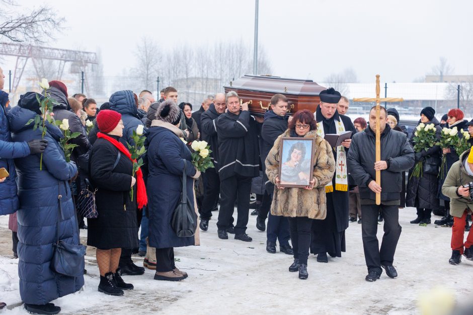 V. Katunskytė atgulė amžinojo poilsio: į paskutinę kelionę išlydėjo gausiais plojimais